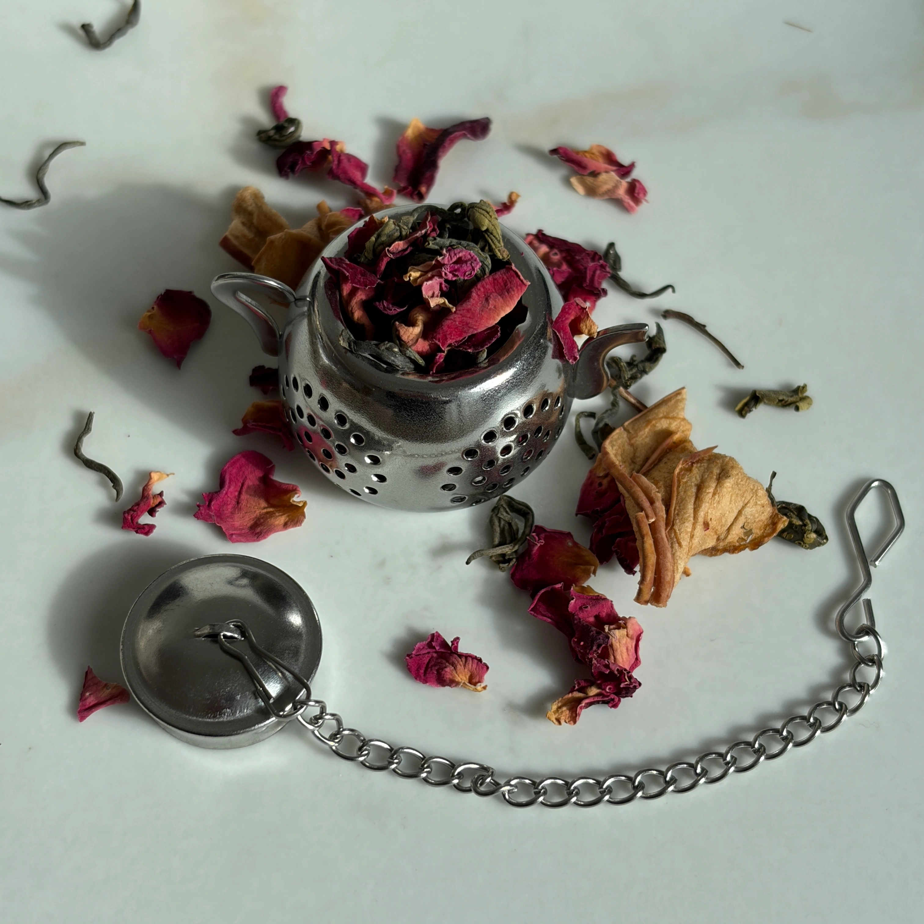 Teapot shape tea infuser